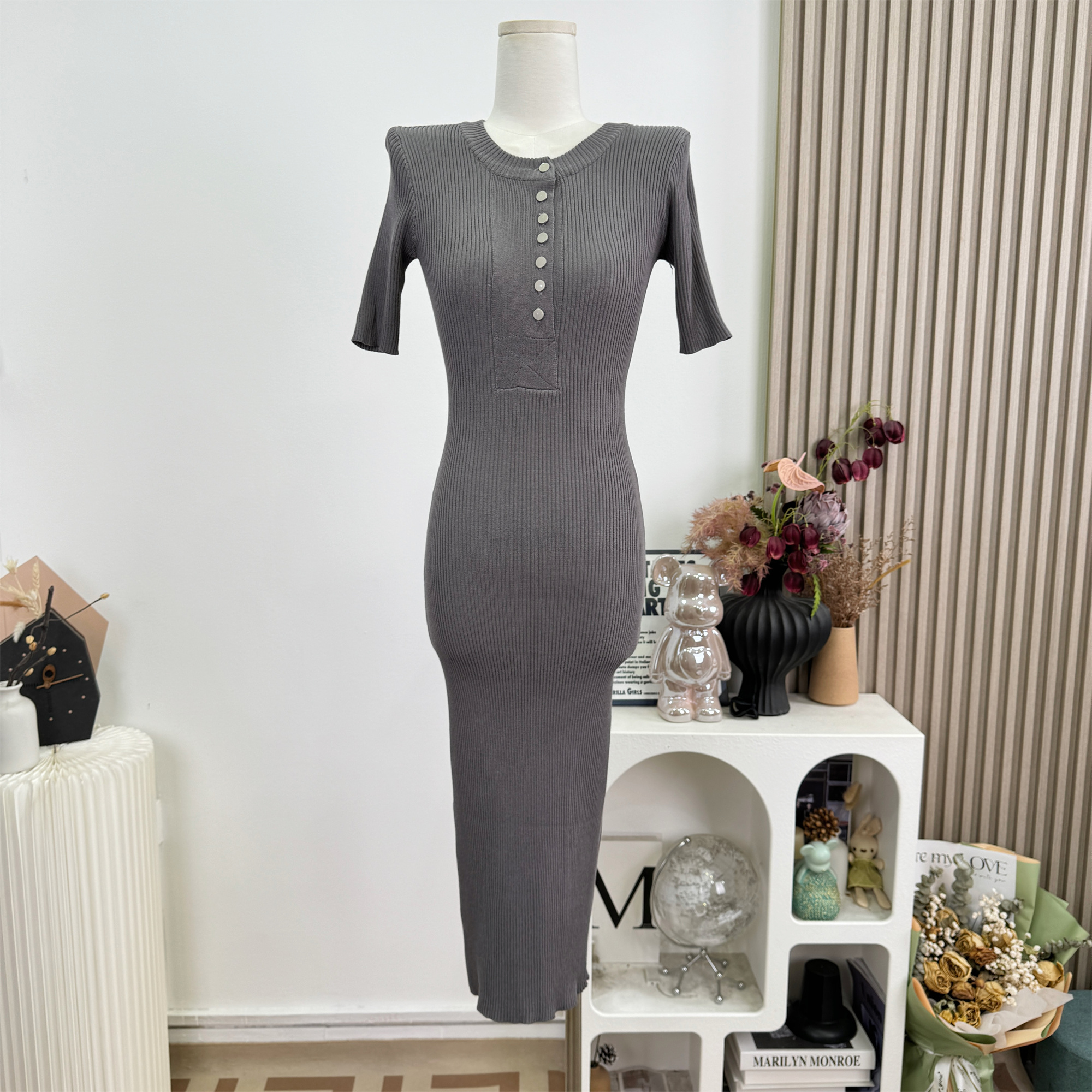 Elegant Slimming Midi Sleeve Bodycon Dress for Women - Image 2