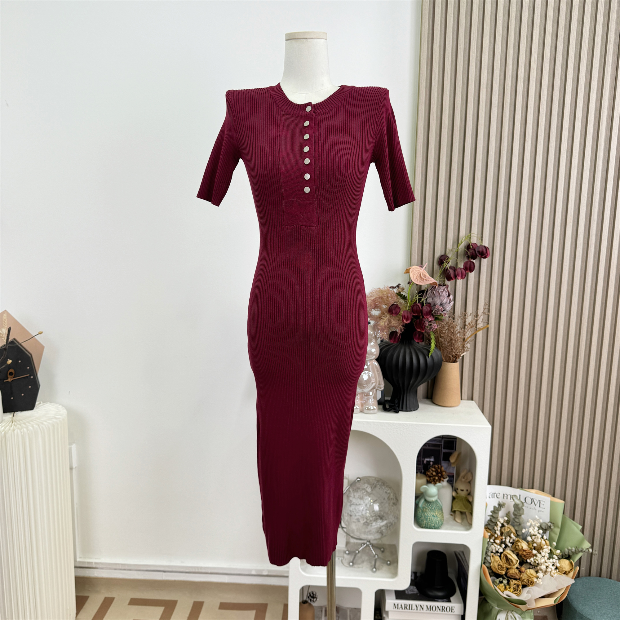 Elegant Slimming Midi Sleeve Bodycon Dress for Women - Image 3