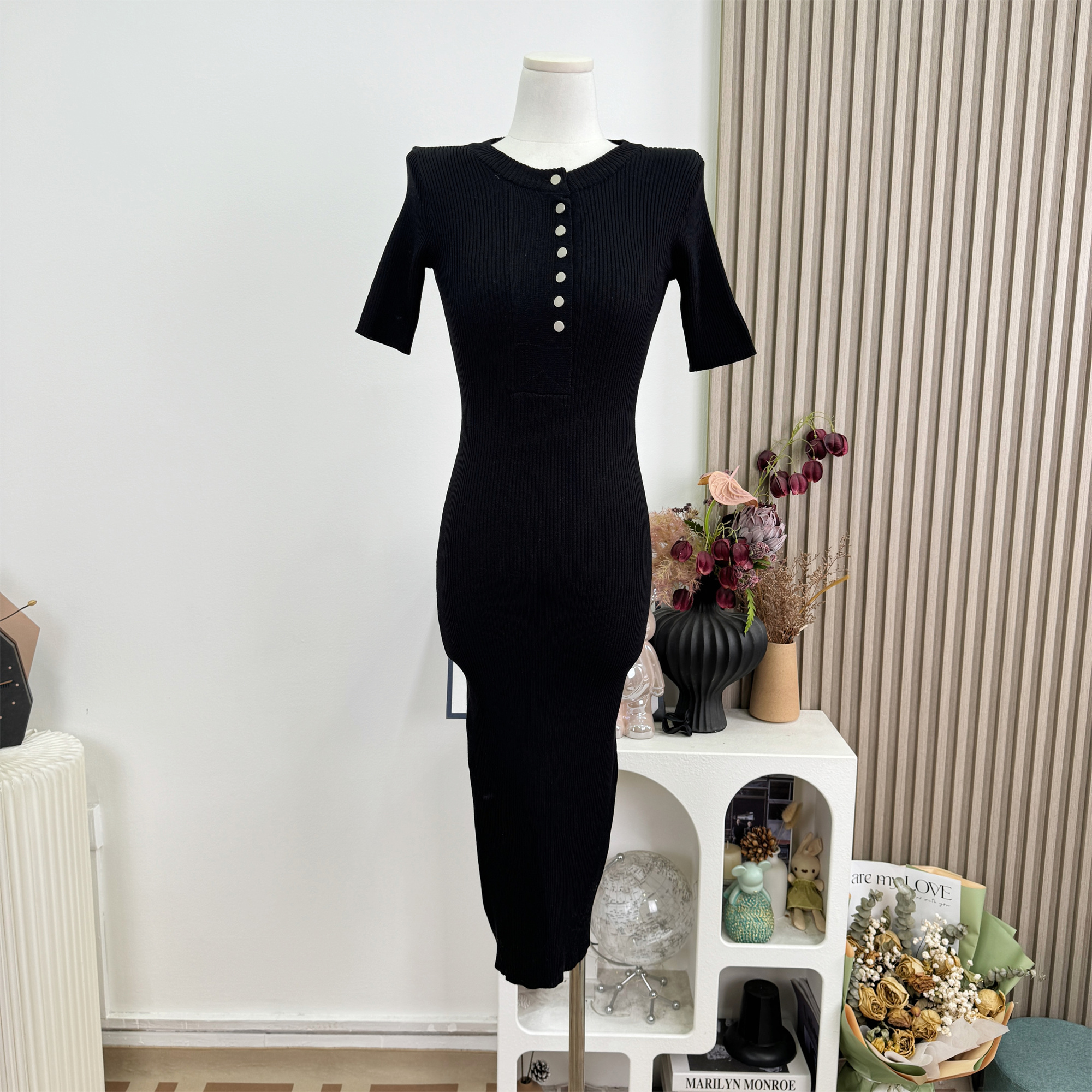 Elegant Slimming Midi Sleeve Bodycon Dress for Women - Image 4