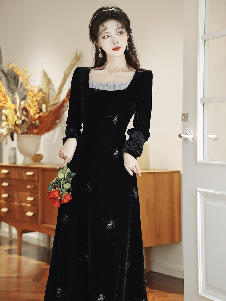 French Vintage Hepburn Style Velvet Embroidered Long Dress - Style 3dd575 - Image 2